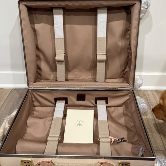 Globe-trotter Luggage- Carry-On - 4 Wheels - Ivory - Picture 9 of 11